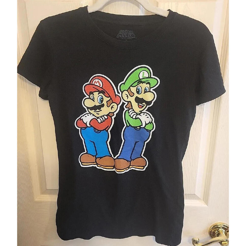 Super Mario Bros. Mario And Luigi T-shirt.  (Juniors SIZE 11-13)